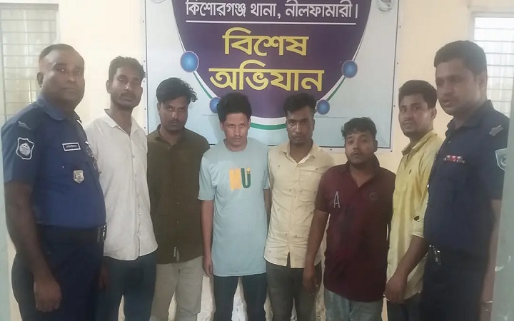 নীলফামারীতে ভিসা প্রতারণার সরঞ্জামসহ গ্রেপ্তার ৬